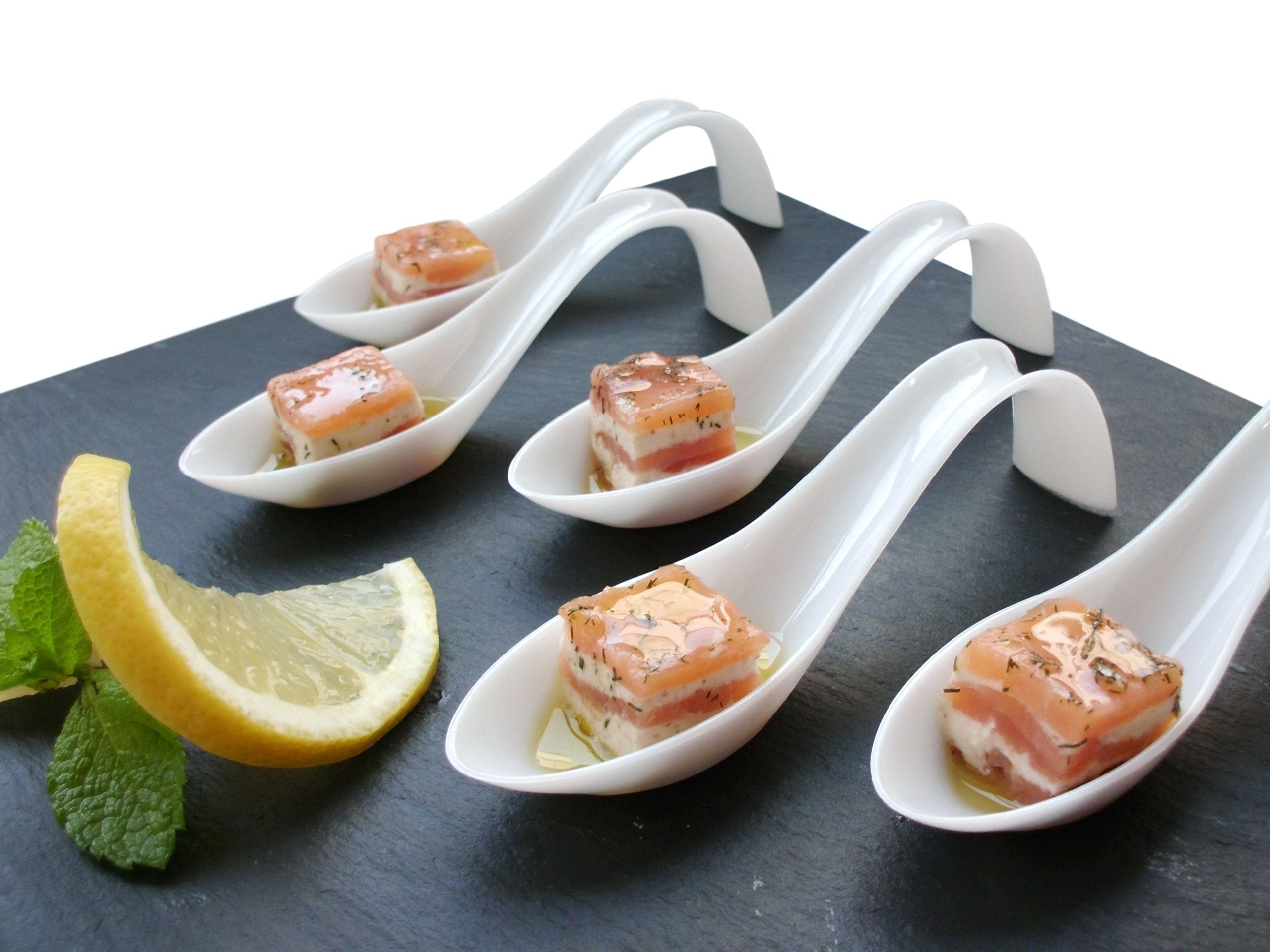 MILHOJAS DE SALMON Y QUESO "DLT"800GR